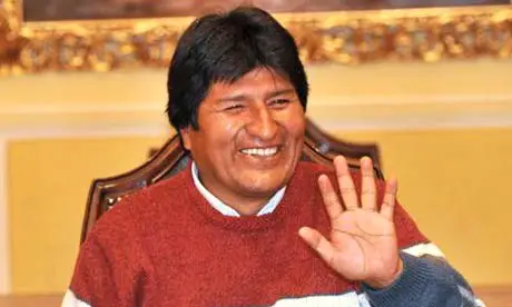 Evo Morales, président de la Bolivie perd son calme durant un match de football en vidéo.
