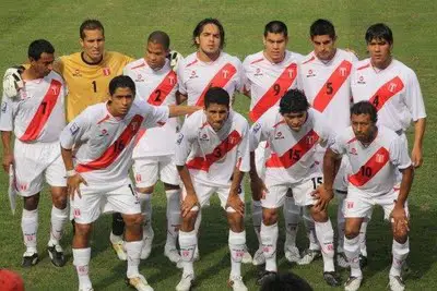 L’équipe de football du Pérou victorieuse sur les terres canadiennes