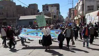 Manifestations des paysans indigènes contre la mine de Xstrata