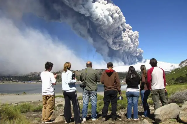 Chili :Le volcan Copahue en éruption et une alerte rouge