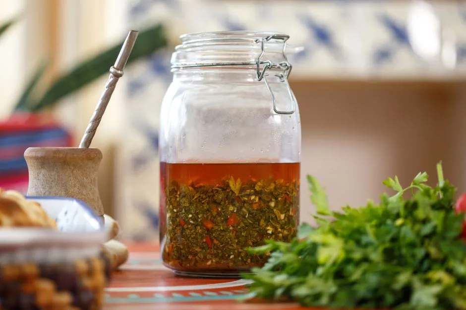Origine et rôle culinaire du chimichurri