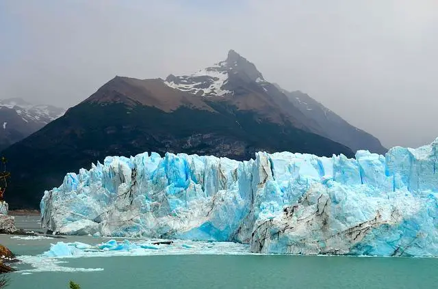 Le glacier Perito Moreno et ses reflets bleutes