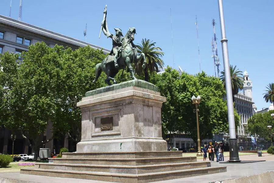 Statue equestre general Manuel Belgrano