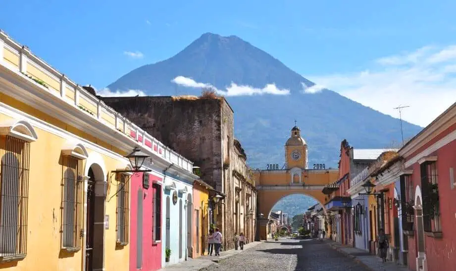 Cap sur la ville d'Antigua au Guatemala