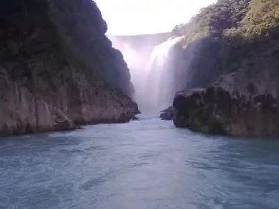 Cascades de Tamul : Découvrir les incroyables cascades de Tamul au Mexique