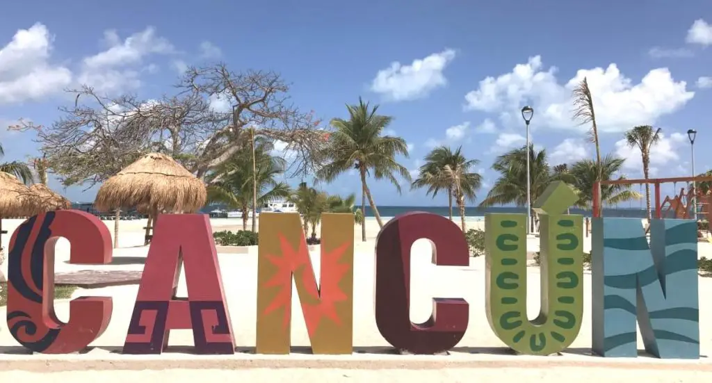 Discover the city of Cancun, a seaside resort in Mexico