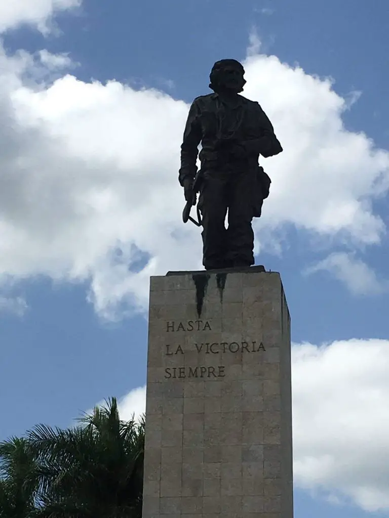 statue Che Guevara