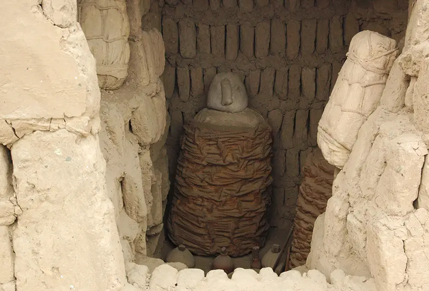 Les tombes de la Huaca Pucllana au Pérou