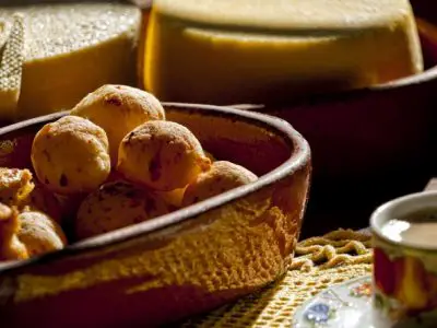 Pão de queijo : le petit pain star du Brésil
