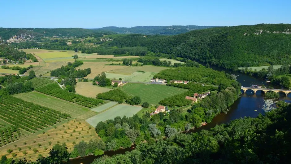 Ordre optimal des pays : saison, météo et logique géographique