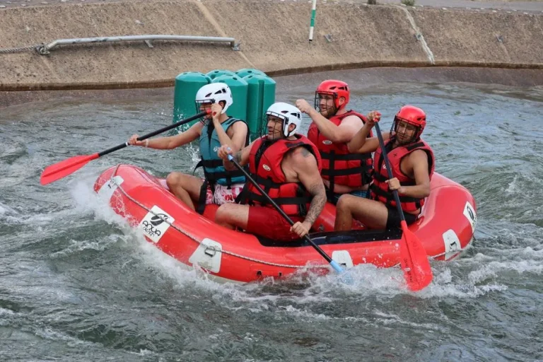 Rafting sportif : les meilleurs parcours pour pratiquants expérimentés