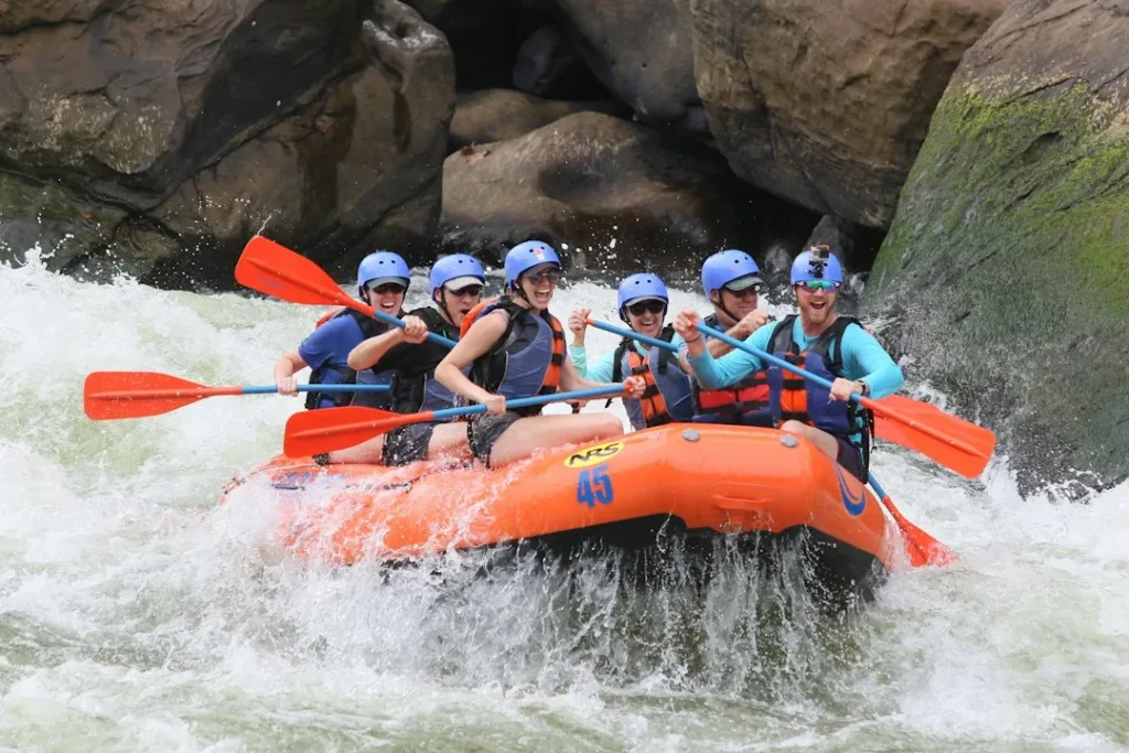 Que faut-il apporter pour une sortie rafting ? Checklist équipement (ultra-pratique)