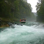 Rafting en eau froide : combinaison, chaussons et protection thermique