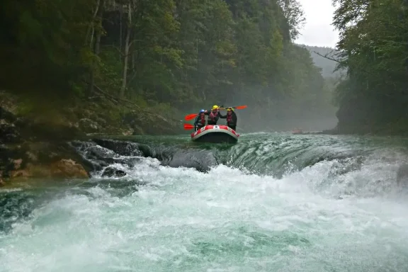 Rafting en eau froide : combinaison, chaussons et protection thermique